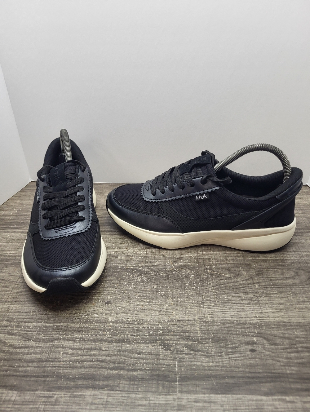 Kizik Paris Low Sneakers - Black Pristine Women's Size 8 Comfort Shoes Sneakers